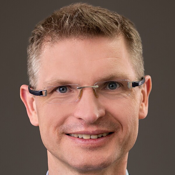 Dr. Lars Ischebeck Dr. Lars Ischebeck